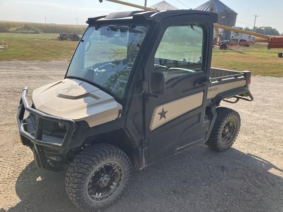 Image of John Deere XUV 835M Honor Edition equipment image 1