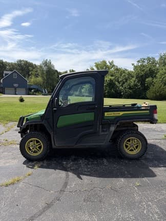 Image of John Deere XUV 835M equipment image 1