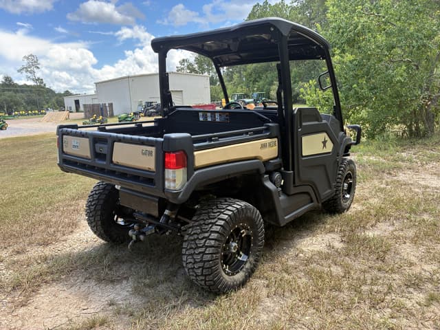 Image of John Deere XUV 835M equipment image 4