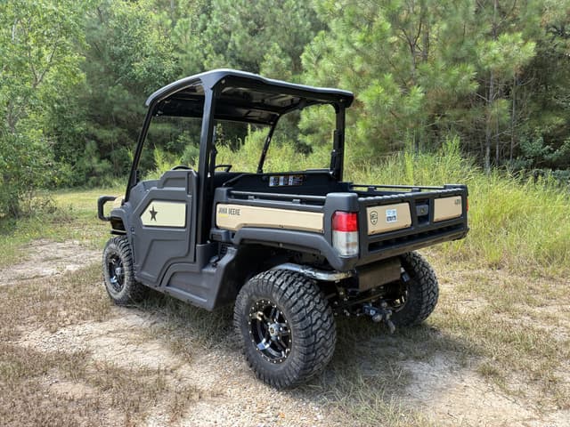 Image of John Deere XUV 835M equipment image 2