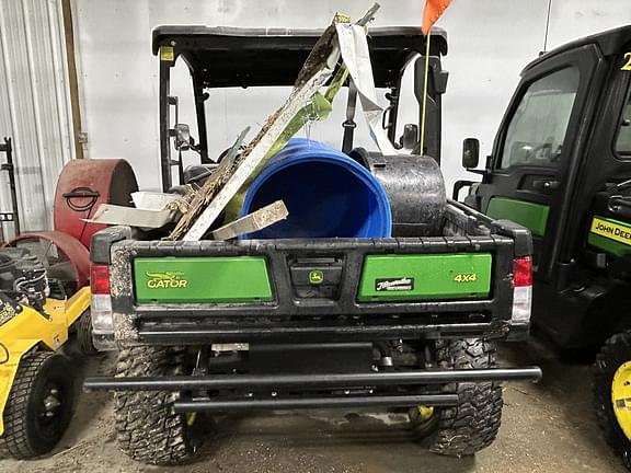 Image of John Deere XUV 835M equipment image 1