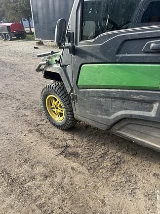 Image of John Deere XUV 835M equipment image 2