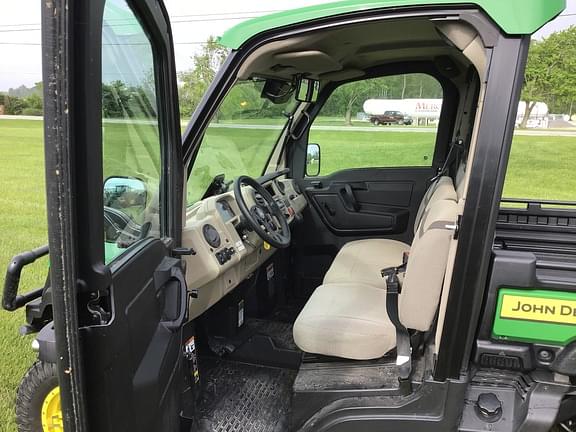 Image of John Deere XUV 835R equipment image 3