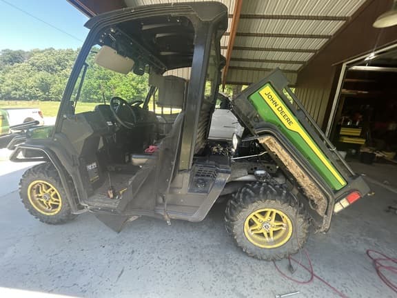 Image of John Deere XUV 835M equipment image 1
