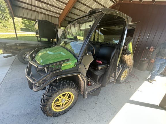 2023 John Deere XUV 835M Equipment Image0