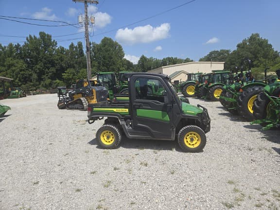 Image of John Deere XUV 835M equipment image 3