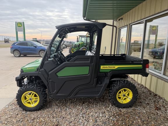 Image of John Deere XUV 835M equipment image 3