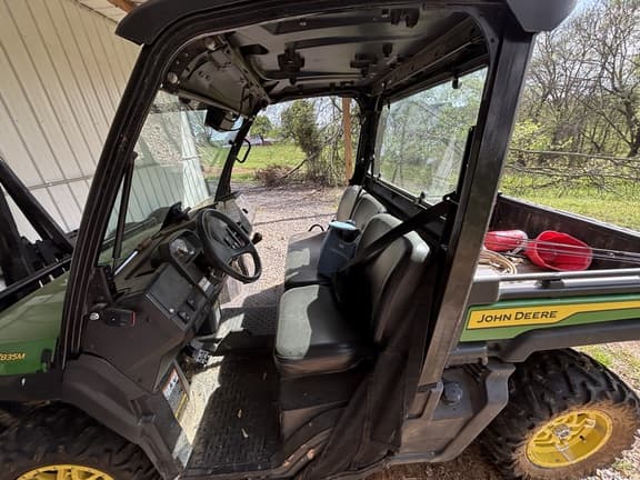 Image of John Deere XUV 835M equipment image 3