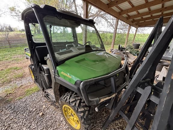 Image of John Deere XUV 835M equipment image 1