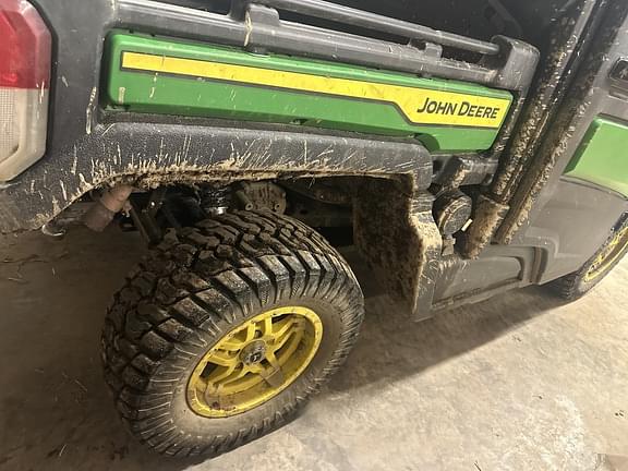 Image of John Deere XUV 835M equipment image 2