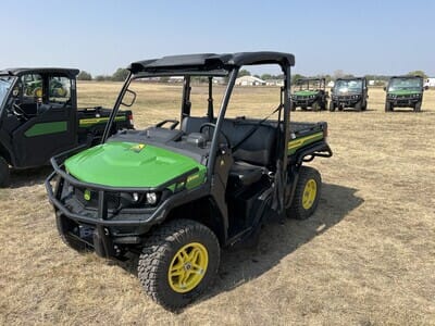 Main image John Deere XUV 835M