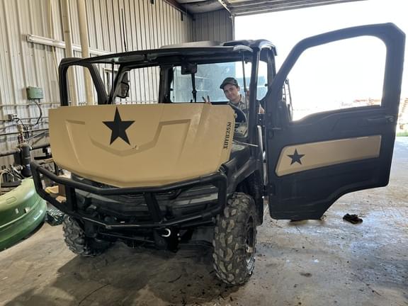 Image of John Deere XUV 835M Honor Edition equipment image 2