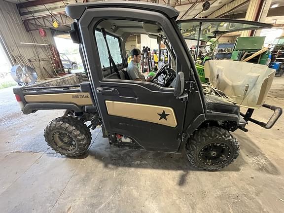 Image of John Deere XUV 835M Primary image