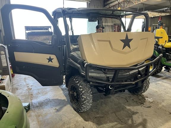 Image of John Deere XUV 835M equipment image 3