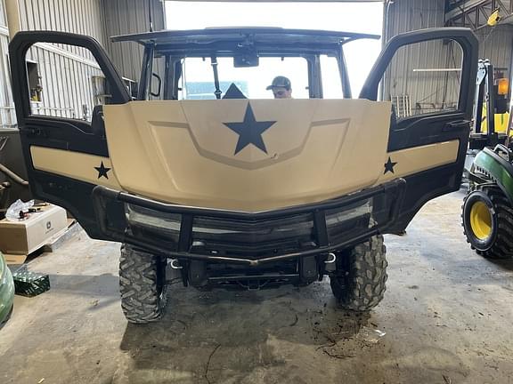 Image of John Deere XUV 835M equipment image 1