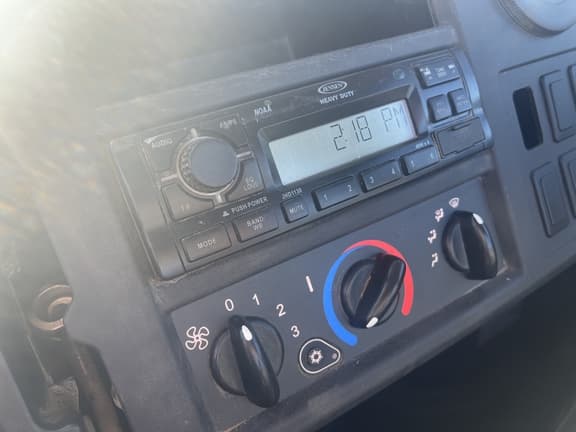 Image of John Deere XUV 835M equipment image 3