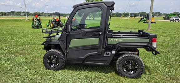 2023 John Deere XUV 835M Equipment Image0