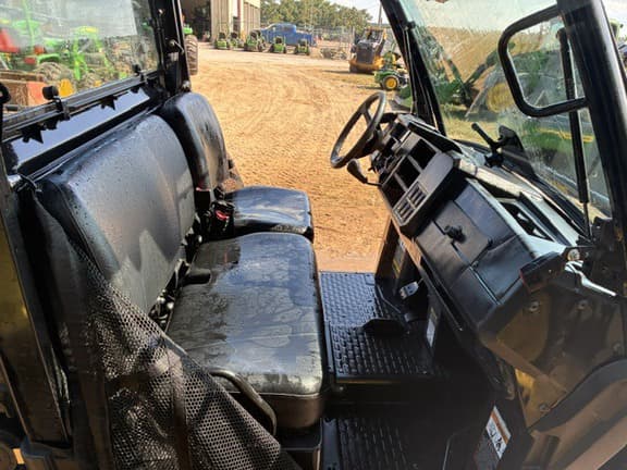 Image of John Deere XUV 835M equipment image 2