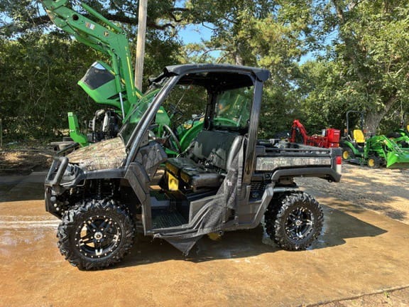 2023 John Deere XUV 835M Equipment Image0