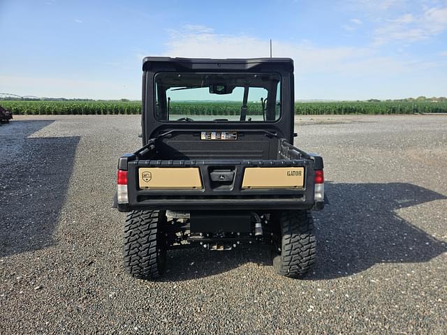 Image of John Deere XUV 835M Honor Edition equipment image 4