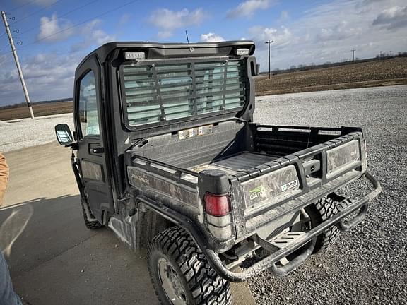 Image of John Deere XUV 835R equipment image 4