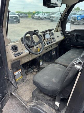 Image of John Deere XUV 835R equipment image 4