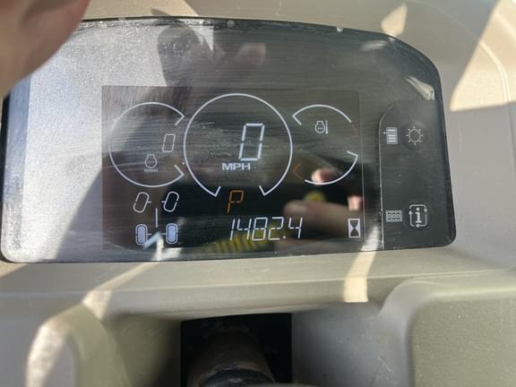 Image of John Deere XUV 835R equipment image 4