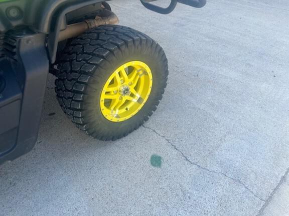 Image of John Deere XUV 835R equipment image 4