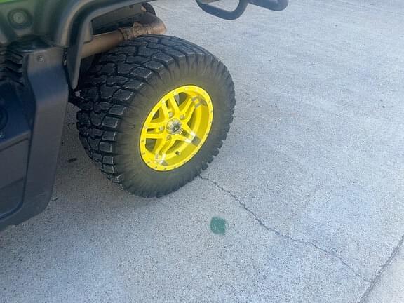 Image of John Deere XUV 835R equipment image 4