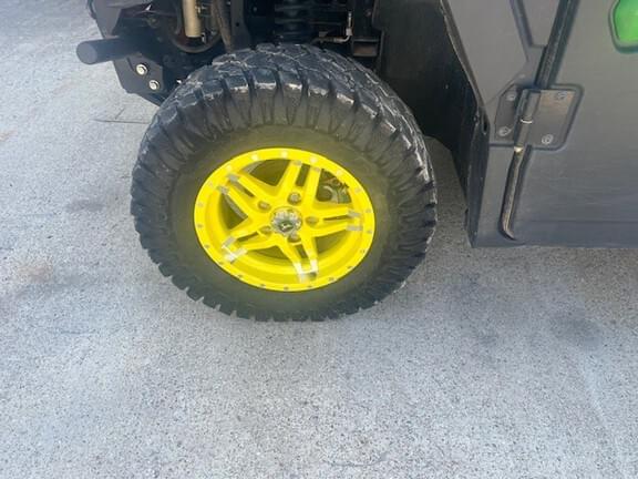 Image of John Deere XUV 835R equipment image 2