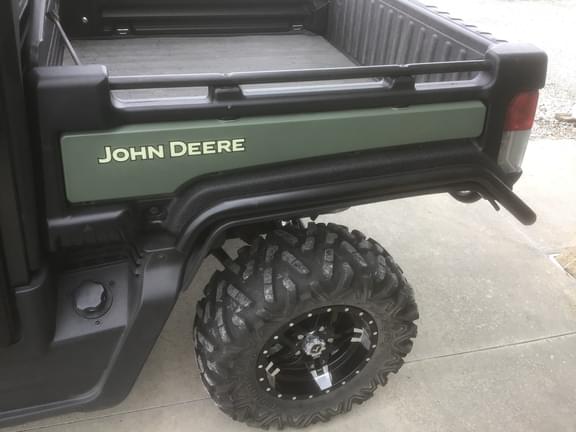 Image of John Deere XUV 835R equipment image 4