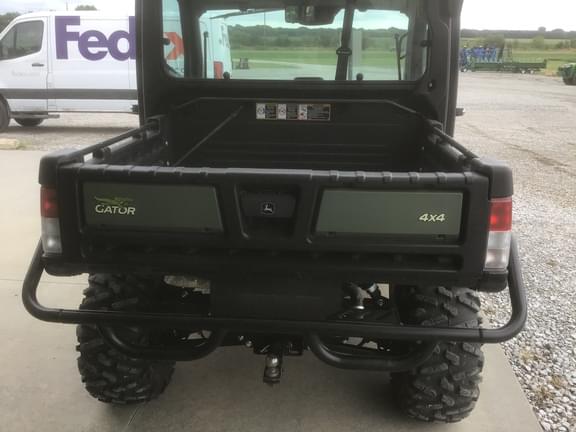Image of John Deere XUV 835R equipment image 2