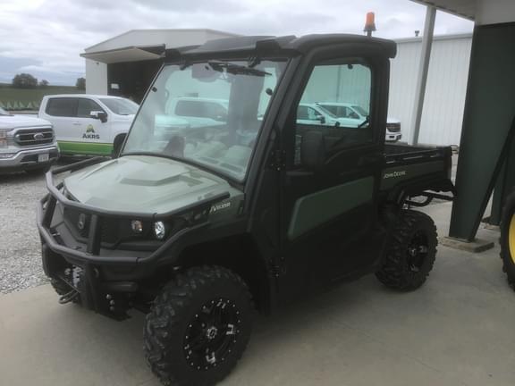 Image of John Deere XUV 835R equipment image 1