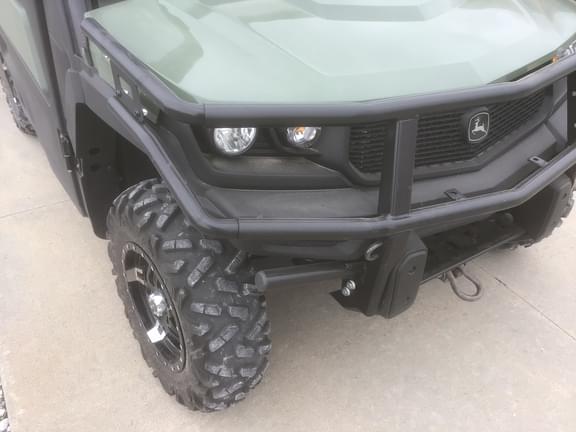 Image of John Deere XUV 835R equipment image 3
