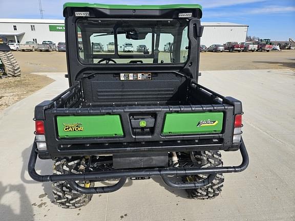 Image of John Deere XUV 835R equipment image 3