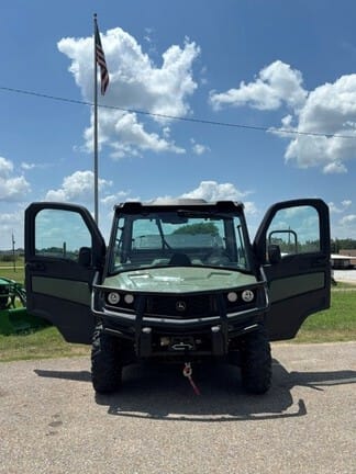 2023 John Deere XUV 835R Equipment Image0