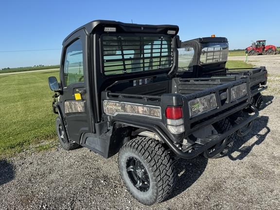 Image of John Deere XUV 835R equipment image 4