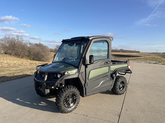 Image of John Deere XUV 835R equipment image 1