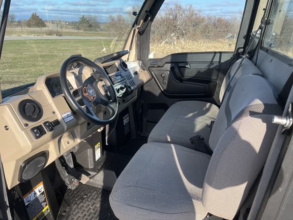 Image of John Deere XUV 835R equipment image 4