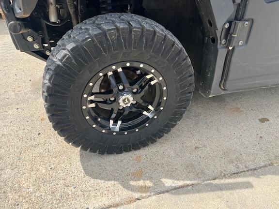 Image of John Deere XUV 835R equipment image 2