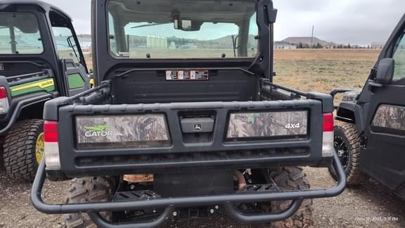 Image of John Deere XUV 835R equipment image 3