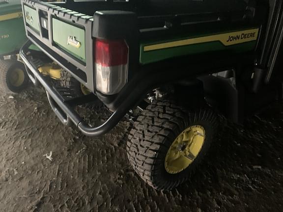 Image of John Deere XUV 835R equipment image 4