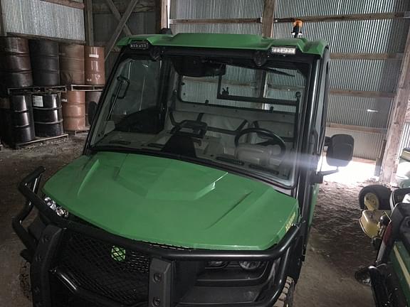 Image of John Deere XUV 835R equipment image 2