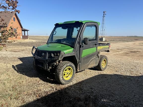 Image of John Deere XUV 835R equipment image 1