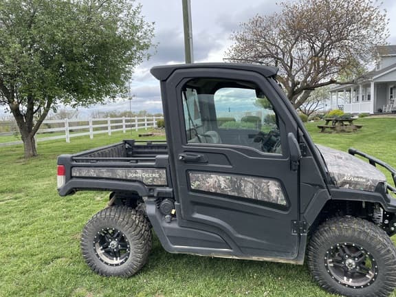 Image of John Deere XUV 835R equipment image 4