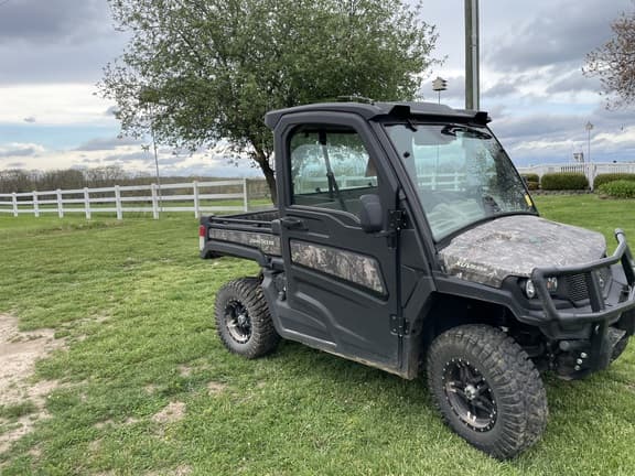 Image of John Deere XUV 835R equipment image 1