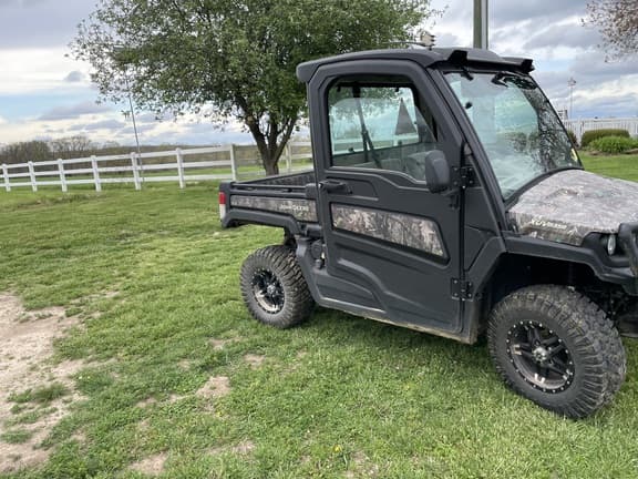 Image of John Deere XUV 835R equipment image 2
