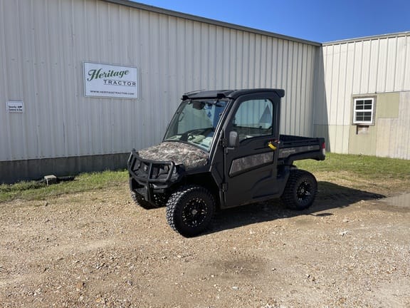 2023 John Deere XUV 835R Equipment Image0