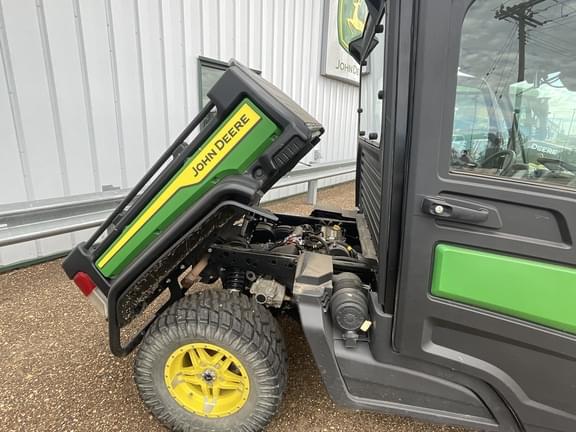 Image of John Deere XUV 835R equipment image 3