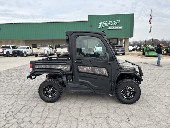 Image of John Deere XUV 835R equipment image 4